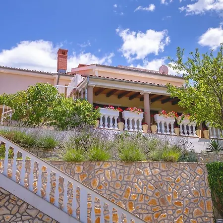 Apartments And Rooms With Wifi Njivice, Krk - 5362 3*