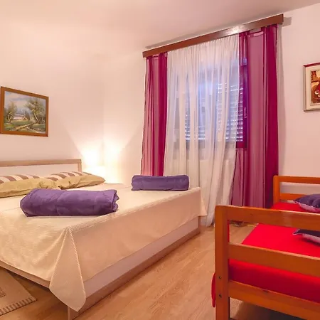 Gasthof Apartments And Rooms With Wifi Njivice, Krk - 5362 3*