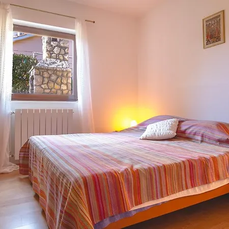 Apartments And Rooms With Wifi Njivice, Krk - 5362