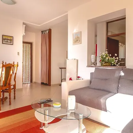 Apartments And Rooms With Wifi Njivice, Krk - 5362 3*