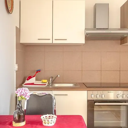 Gasthof Apartments And Rooms With Wifi Njivice, Krk - 5362 3*