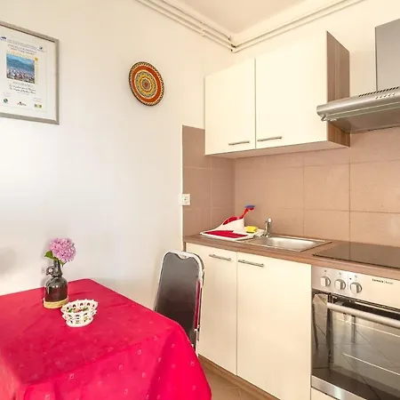 Apartments And Rooms With Wifi Njivice, Krk - 5362