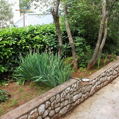 Apartments And Rooms With Wifi Njivice, Krk - 5362 3* Njivice