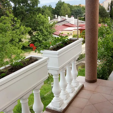 Apartments And Rooms With Wifi Njivice, Krk - 5362 Gasthof 3*