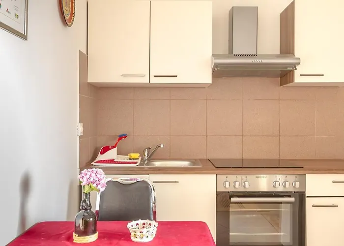 Casa de hóspedes And With Wifi Njivice, Krk - 5362 3*