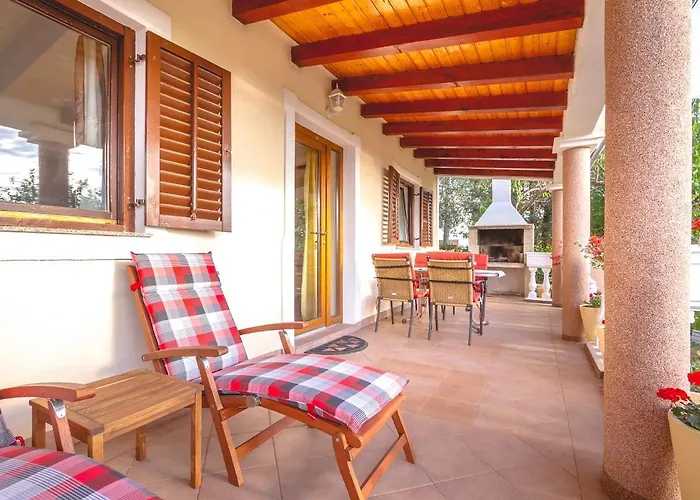 Casa de hóspedes And With Wifi Njivice, Krk - 5362