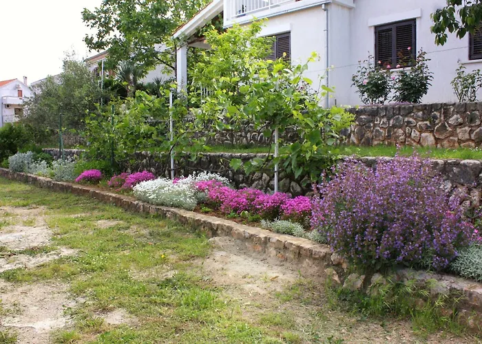 Apartments And Rooms With Wifi Njivice, Krk - 5362 Njivice