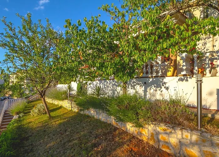 And With Wifi Njivice, Krk - 5362 Pensionat